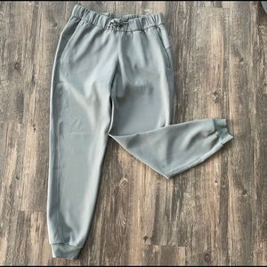 Lululemon on the fly jogger